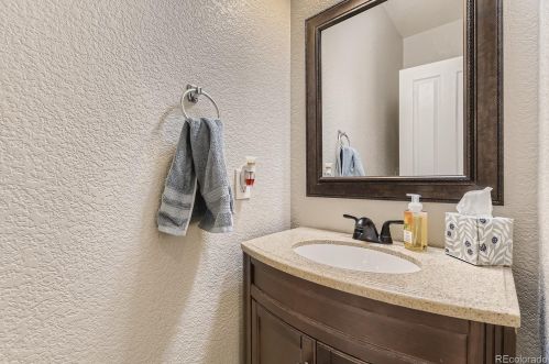 24561 Ontario Dr, Aurora CO 80016-6072 exterior