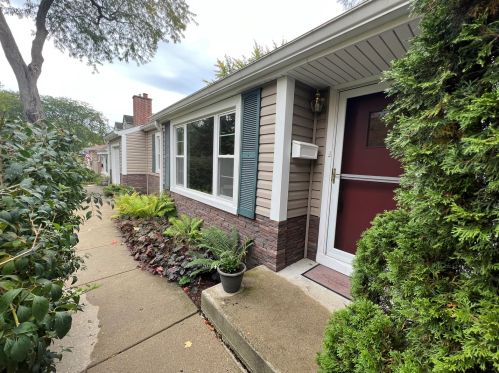 1115 Elmwood Ave, Bannockburn IL  60015-2127 exterior