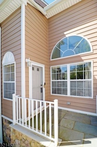 6 Stonehedge Rd, Millington, NJ 07946-1613