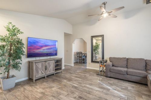 3961 Sunwood Dr, Redding, CA 96002-4923