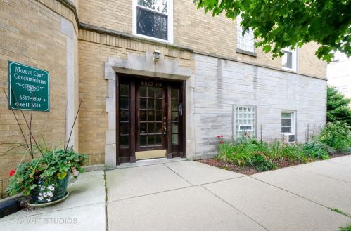 6509 Mozart St, Chicago, IL 60645-4303