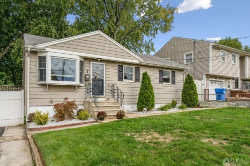 122 Howard St, Perth Amboy, NJ 08861-1526
