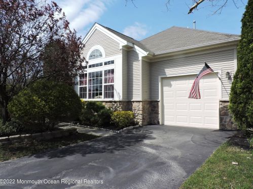59 Tuscany Cir, Lakehurst, NJ 08759-6183