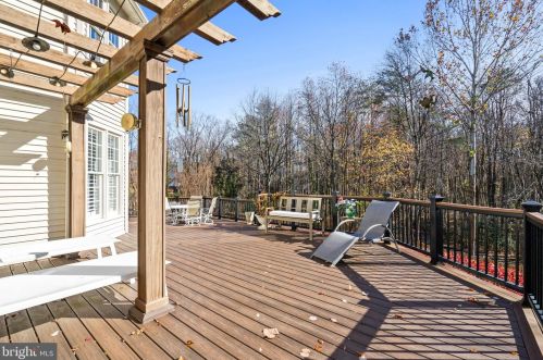 10101 Waterside Dr, Springfield VA  22015-3931 exterior