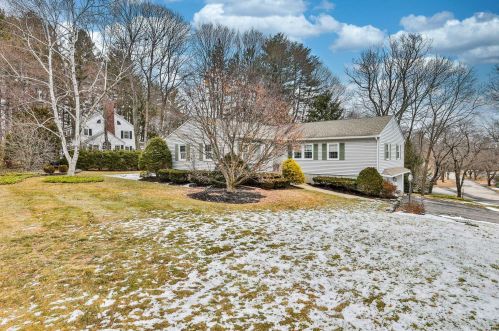 6 Swart Ter, Nashua, NH 03064-1955