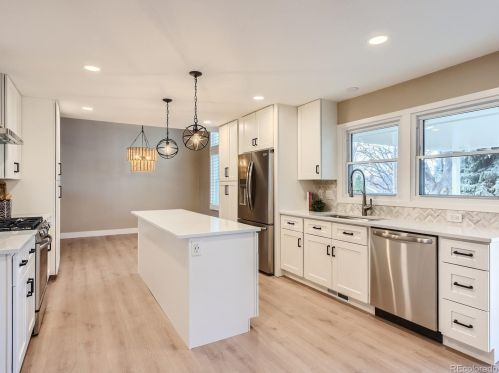 7083 Oneida Cir, Englewood CO  80112-1125 exterior