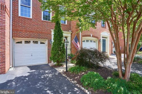 13011 Park Crescent Cir, Herndon VA  20171-2819 exterior