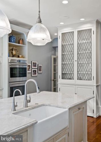 1812 Delancey Pl, Philadelphia PA  19103-6612 exterior