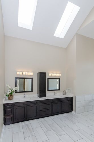 8749 Aintree Ln, Willowbrook IL  60527-8391 exterior