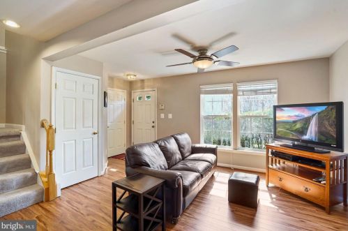 15036 Gaffney Cir, Gainesville, VA 20155-4887