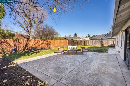 106 Doris Dr, Concord CA  94523-2915 exterior
