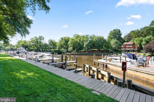 92 Berrywood Dr, Severna Park MD 21146-2001 exterior