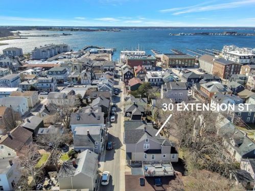 30 Extension St, Middletown, RI 02840-3410