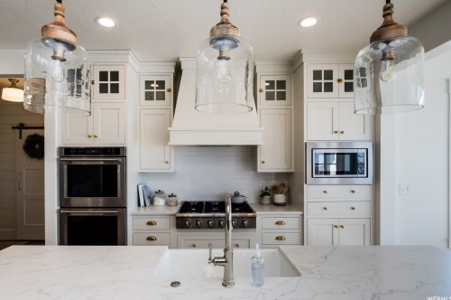 379 Sarah St, Providence UT 84332-9637 exterior