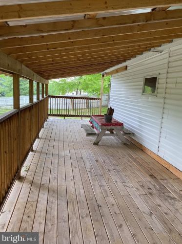 33 Blueberry Ln, Franklin WV  26807-8053 exterior