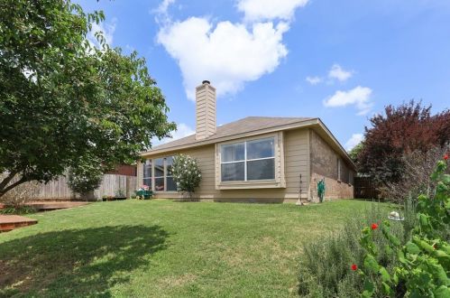 5601 Seafield Ln, Fort Worth TX  76135-2531 exterior