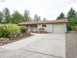 3287 Sunset Dr, Hubbard, OR 97032-9635
