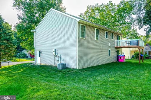 319 Devon Dr, Lancaster PA  17603-4609 exterior