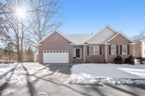 19 Colin Cir, Warren, RI 02885-1700