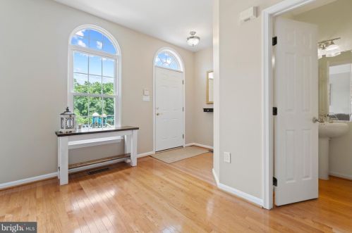 7326 Fountain Spring Ct, Springfield, VA 22150-4905