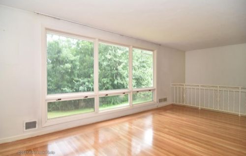 37 Cushing Rd, Warwick, RI 02888-3403