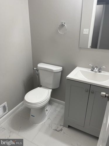 6386 Shaundale Dr, Springfield VA  22152-2143 exterior