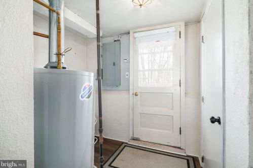 1221 Oakwood Rd, Tavistock NJ  08033-3632 exterior