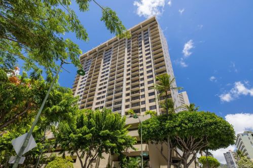 2140 Kuhio Ave, Honolulu HI  96815-2372 exterior