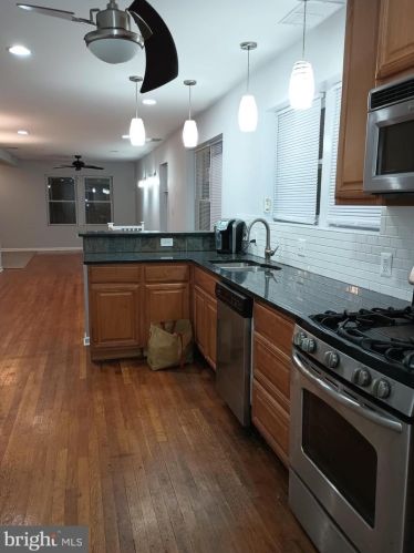 589 Parkway Ave, Trenton NJ  08618-2537 exterior