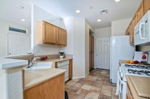 6124 Citracado Cir, Carlsbad CA  92009-2284 exterior