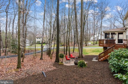 3272 Chancellor Dr, Woodbridge, VA 22192-3358