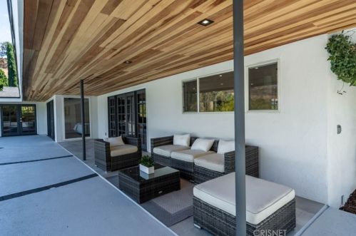 3701 Royal Woods Dr, Van Nuys CA  91403-4217 exterior