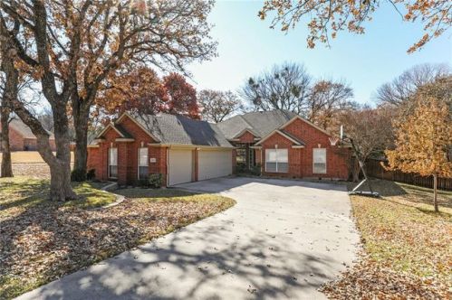 1801 Spinnaker Ln, Azle, TX 76020-4935