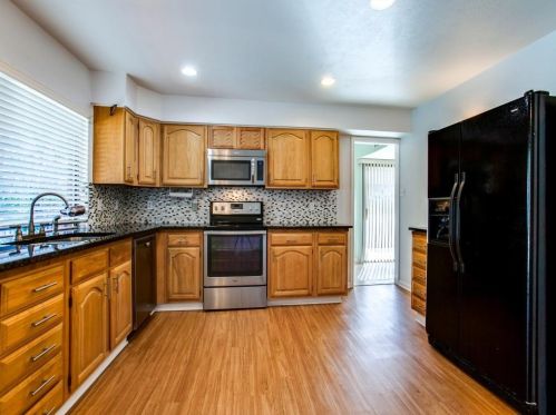 2713 Esquire Ln, Garland TX  75044-6167 exterior