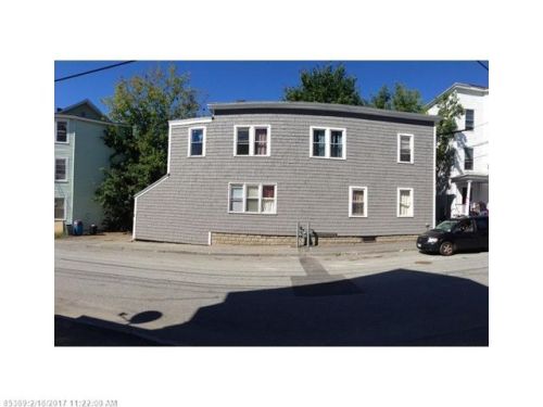 74 Oak St, Lewiston, ME 04240-7109