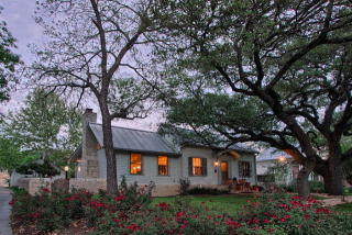 108 Creek St, Fredericksburg, TX 78624-4128