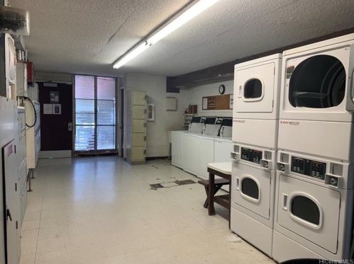 2140 10th Ave, Honolulu HI  96816-3012 exterior