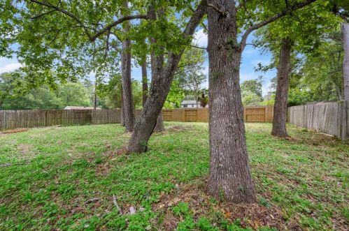 302 Brk Holw Dr, Conroe TX  77385-9107 exterior