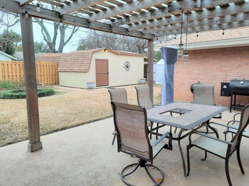 716 Candlewood Rd, Fort Worth TX  76103-1114 exterior