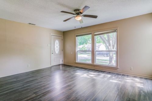 829 Holly Dr, Garland TX  75040-4922 exterior