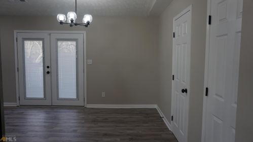 3260 Creekwood Dr, Rex GA  30273-2121 exterior