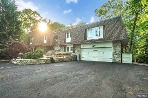 0-3 Hilltop Ter, Kinnelon, NJ 07405-2182