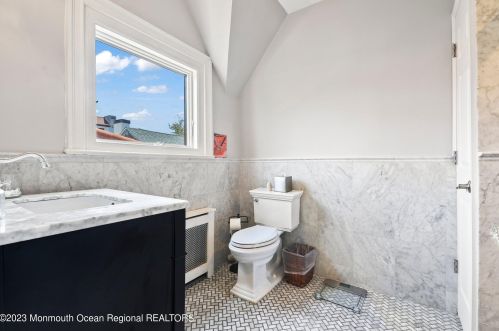 302 2nd Ave, Tinton Falls NJ  07712-6132 exterior