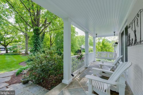 806 Lunenburg Rd, Great Falls, VA 22066-2806