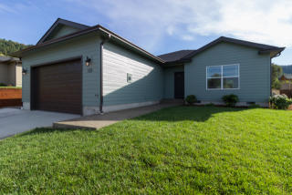 121 Flangas Ave, Roseburg, OR 97471-8543