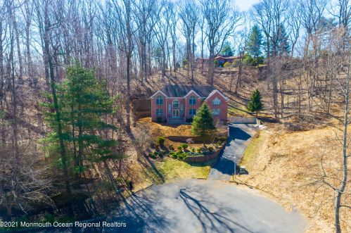 3 Jason Ct, Holmdel Village, NJ 07733-1221