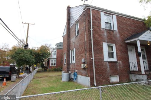 997 Smith St, Trenton, NJ 08610-6435