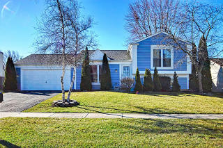 1621 Saint Andrews Cir, Hoffman Estates IL  60123-6813 exterior