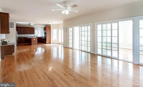 7337 Hooes Rd, Springfield VA  22152-3704 exterior