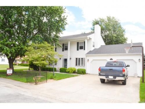 106 Carriage Ct, Arthur, IL 61911-1601